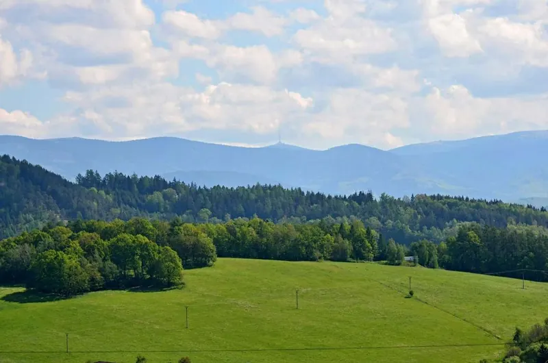 Zelené údolí a lesnaté hřebeny Jeseníků